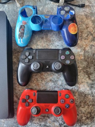 PS4 Slim 500GB + 2 mandos y carcasa *LEER DESCRIP*