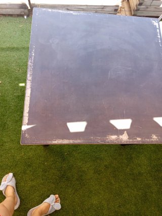4 Sillas de Metal y plástico, regalo la mesa