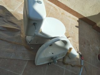 Wc e lavandino in porcellana bianchi