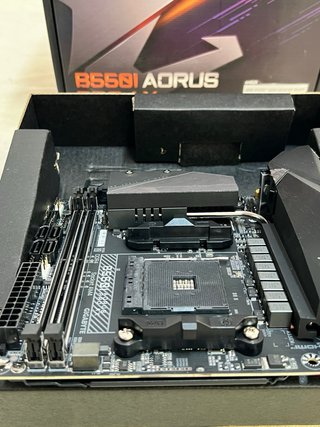 GIGABYTE B550I AORUS PRO AX Placa Base