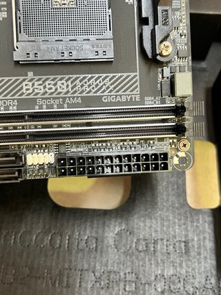GIGABYTE B550I AORUS PRO AX Placa Base