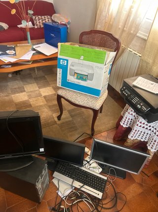 3 Pantallas Planas y Torre PC 2 impresoras monitor