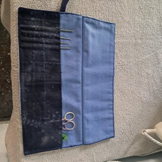 Porta ganchillo tela hecho a mano