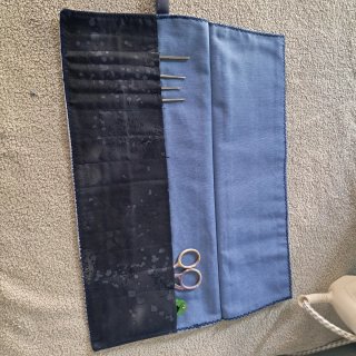 Porta ganchillo tela hecho a mano