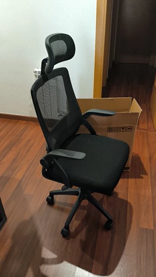 Silla de oficina ergonómica negra