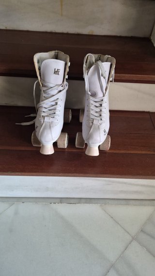 Patines de 4 ruedas blancos