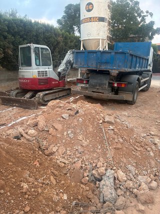Servicio de retroexcavadora. Servicio camion grua