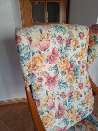 Sillón tapizado floral