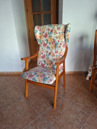 Sillón tapizado floral