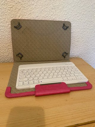 Teclado 10 + funda piel rosa