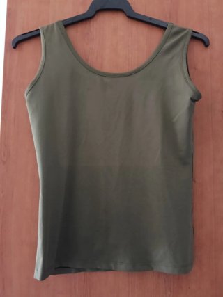 Camiseta tirantes mujer verde militar