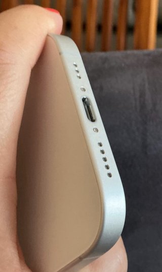 iPhone 17 blanco 256Gb, no tiene ni un mes.