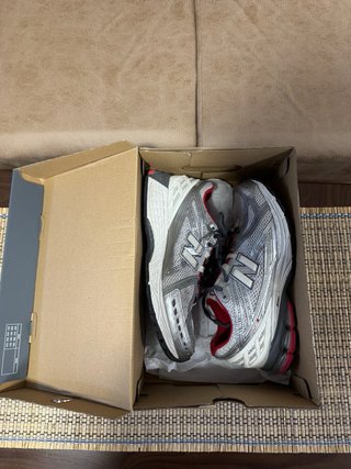 New Balance 1906R gris y rojo