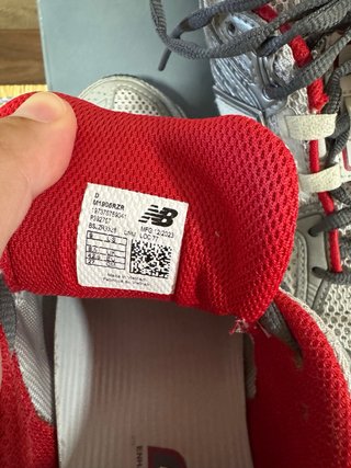 New Balance 1906R gris y rojo