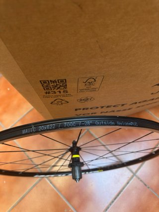 Rueda Mavic aksium