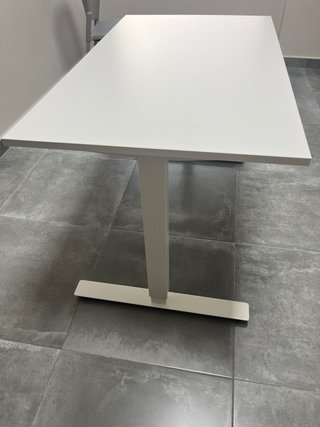 Mesa elevable blanca moderna