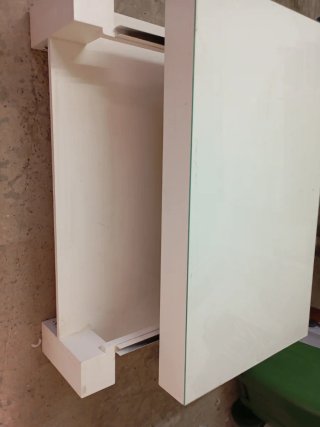 Mesa de madera blanca