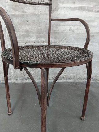 Silla de forja vintage para jardín