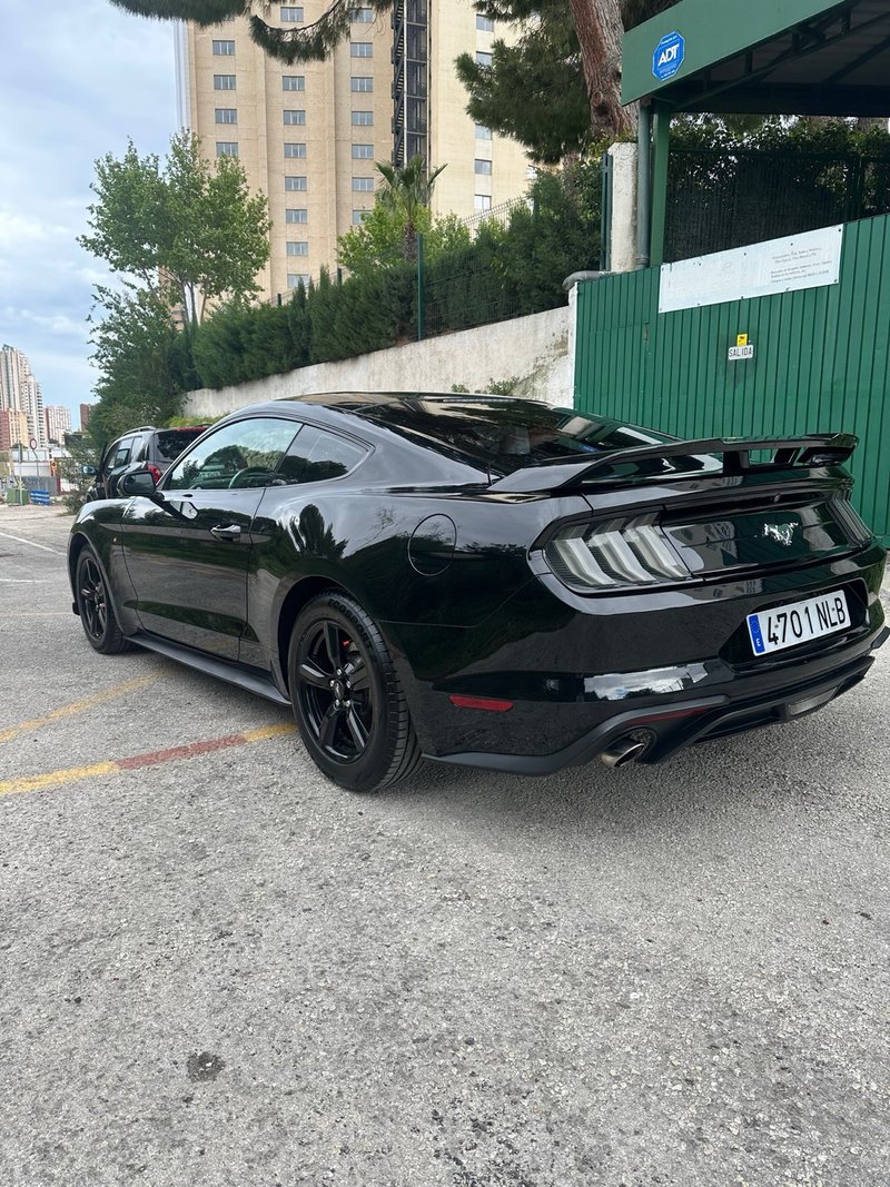 Ford Mustang 2018 - foto 1