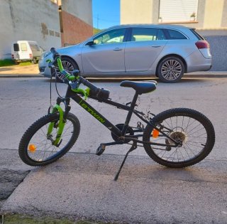 Bicicletas Btwin 2, negra y blanca