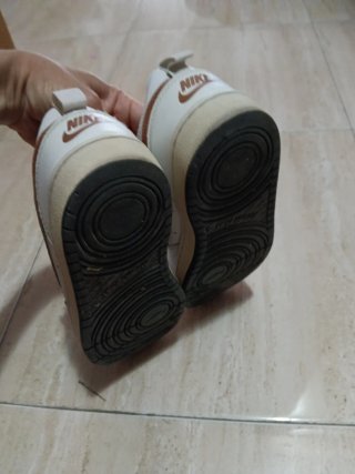 Zapatillas Nike Mujer Blancas y Marrones