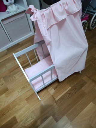 Cuna para muñecos rosa y blanca