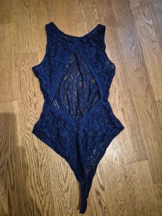 Body in pizzo blu