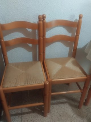 Mesa de comedor con 4 sillas