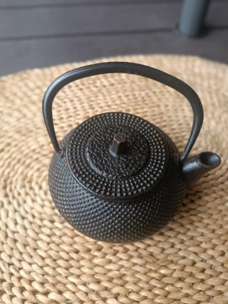 Tetera antigua de forja