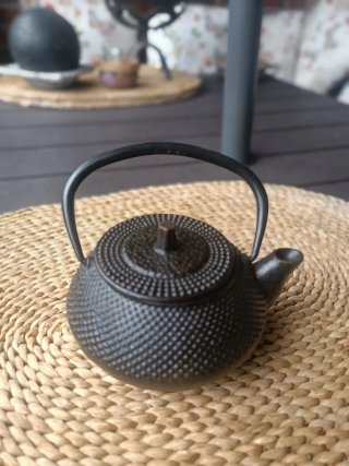 Tetera antigua de forja