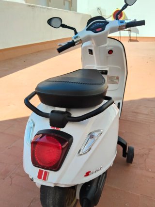 Moto Vespa Eléctrica Niños