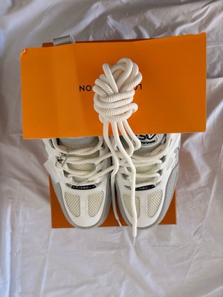 Louis Vuitton LV Skate grises