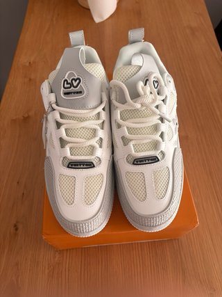 Louis Vuitton LV Skate grises