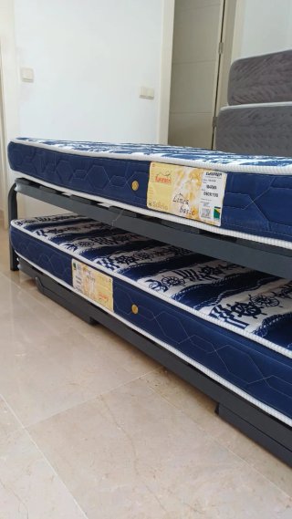 2 Letti singoli con materassi 90x190cm