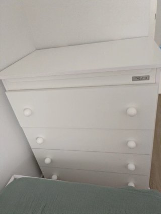 Cambiador Micuna con bañera y cajones.