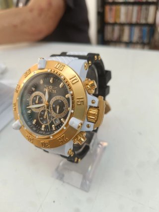 Reloj Invicta Cronógrafo Dorado y Blanco