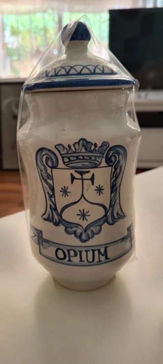 Tarro antiguo de cerámica VIOLA