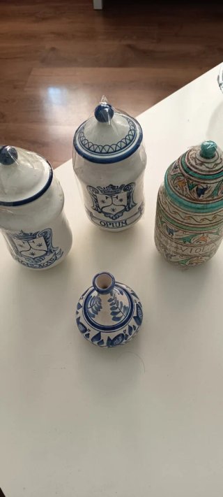 Tarro antiguo de cerámica VIOLA