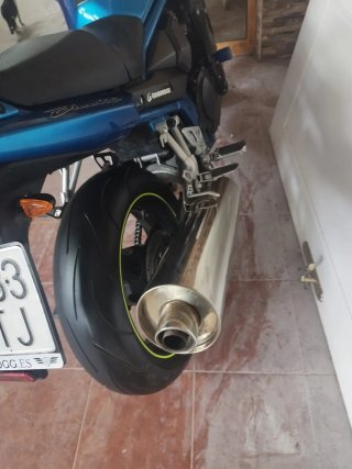 Suzuki Naked Azul