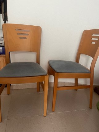 4 Sillas de madera