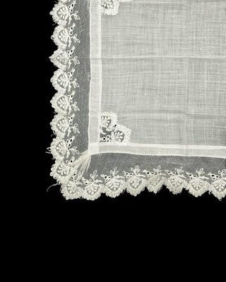 Pañuelo de tul bordado antiguo