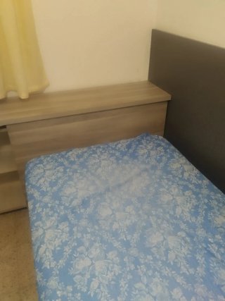 Armario, mesa,cama, estantería de pared,