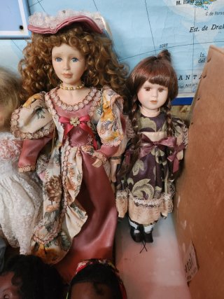 17 Muñecas Antiguas, 2 Porcelana