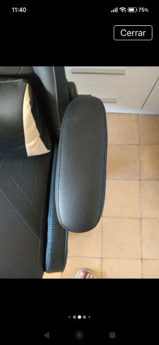 Silla Gaming Negra con Detalles Blancos