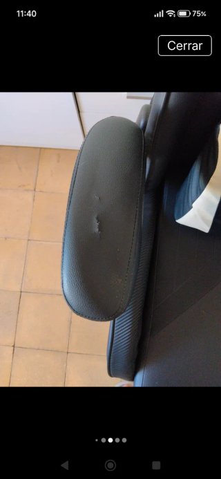 Silla Gaming Negra con Detalles Blancos