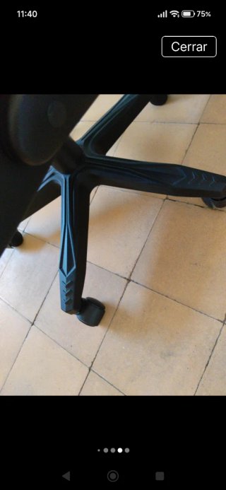 Silla Gaming Negra con Detalles Blancos