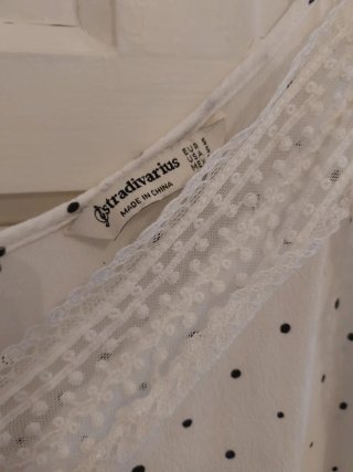 Top lencero Stradivarius lunares