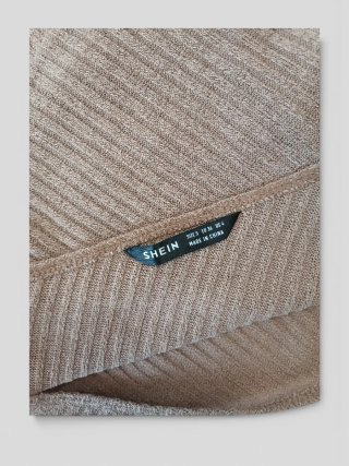 Top asimétrico acanalado Shein Talla S