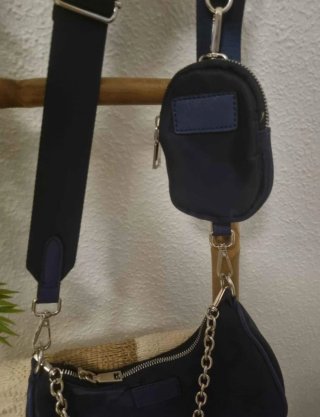 Bolso azul marino con monedero