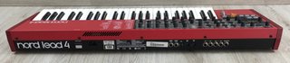 Clavia Nord Lead 4 + custodia